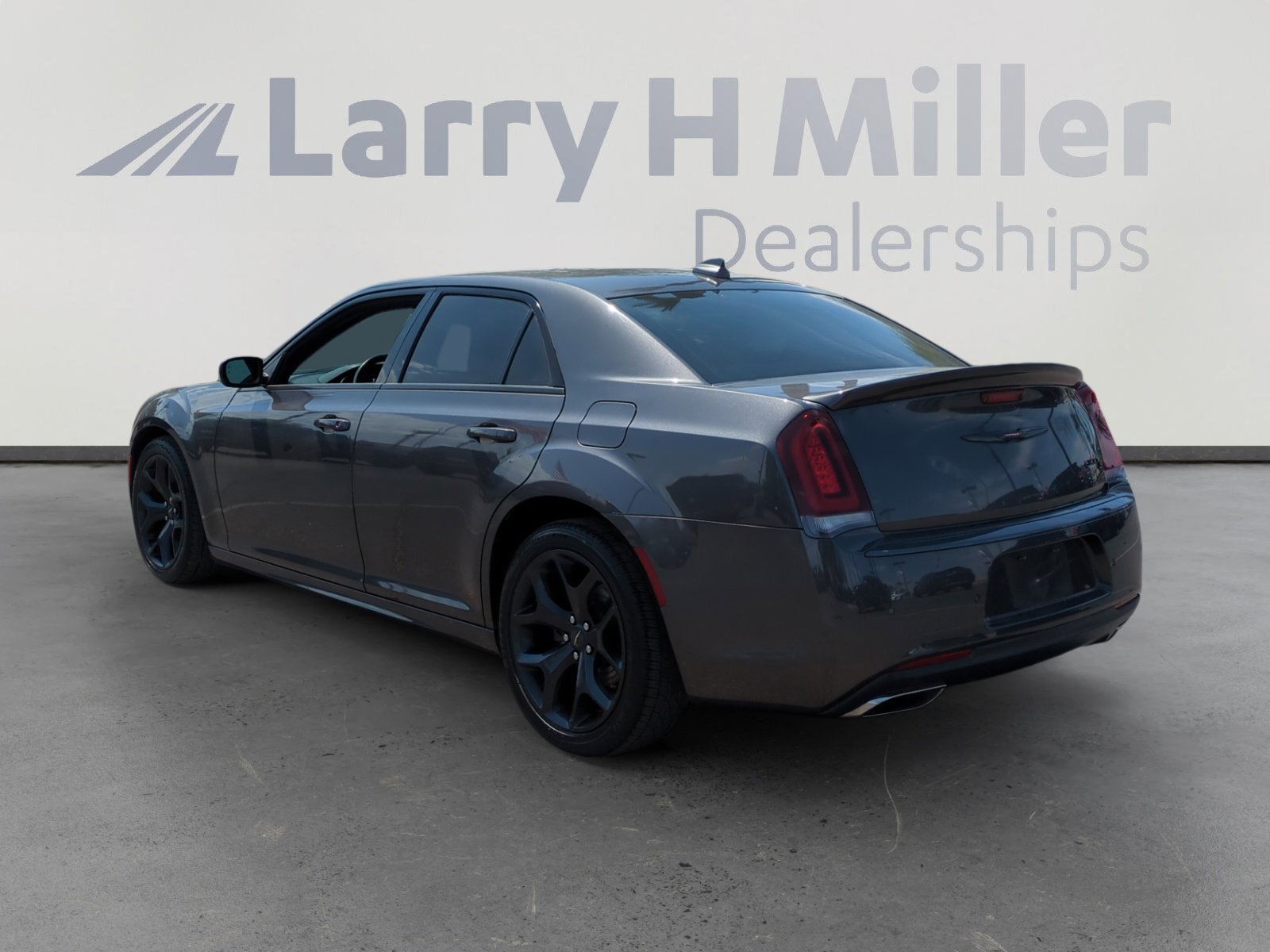 2021 Chrysler 300 S photo 3