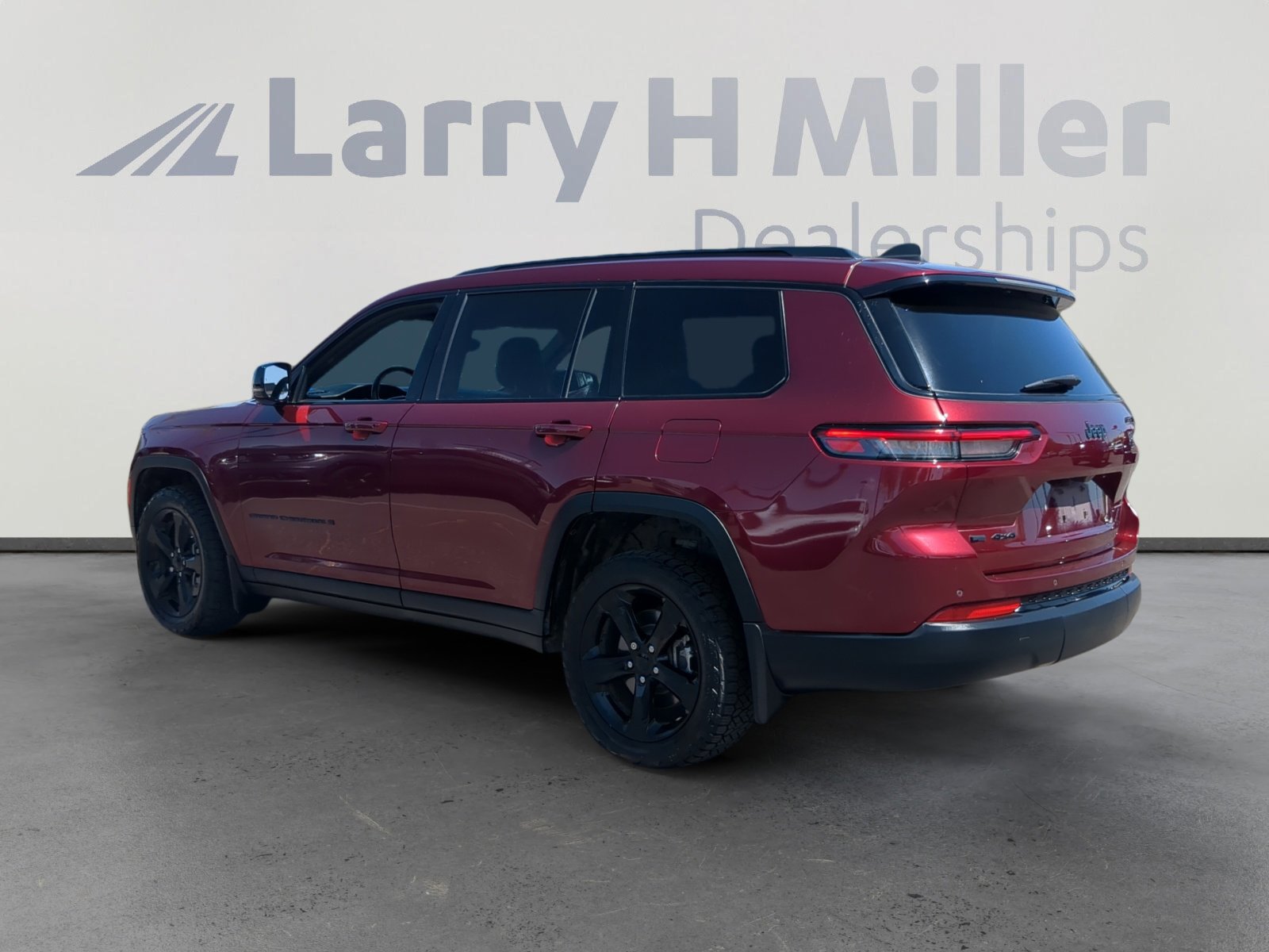 2021 Jeep Grand Cherokee Laredo photo 2