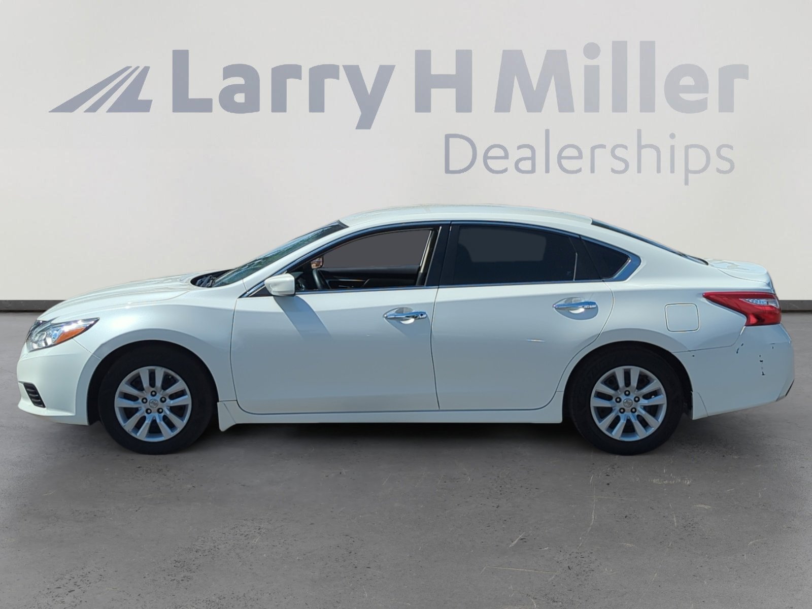 2017 Nissan Altima 2.5 S photo 2
