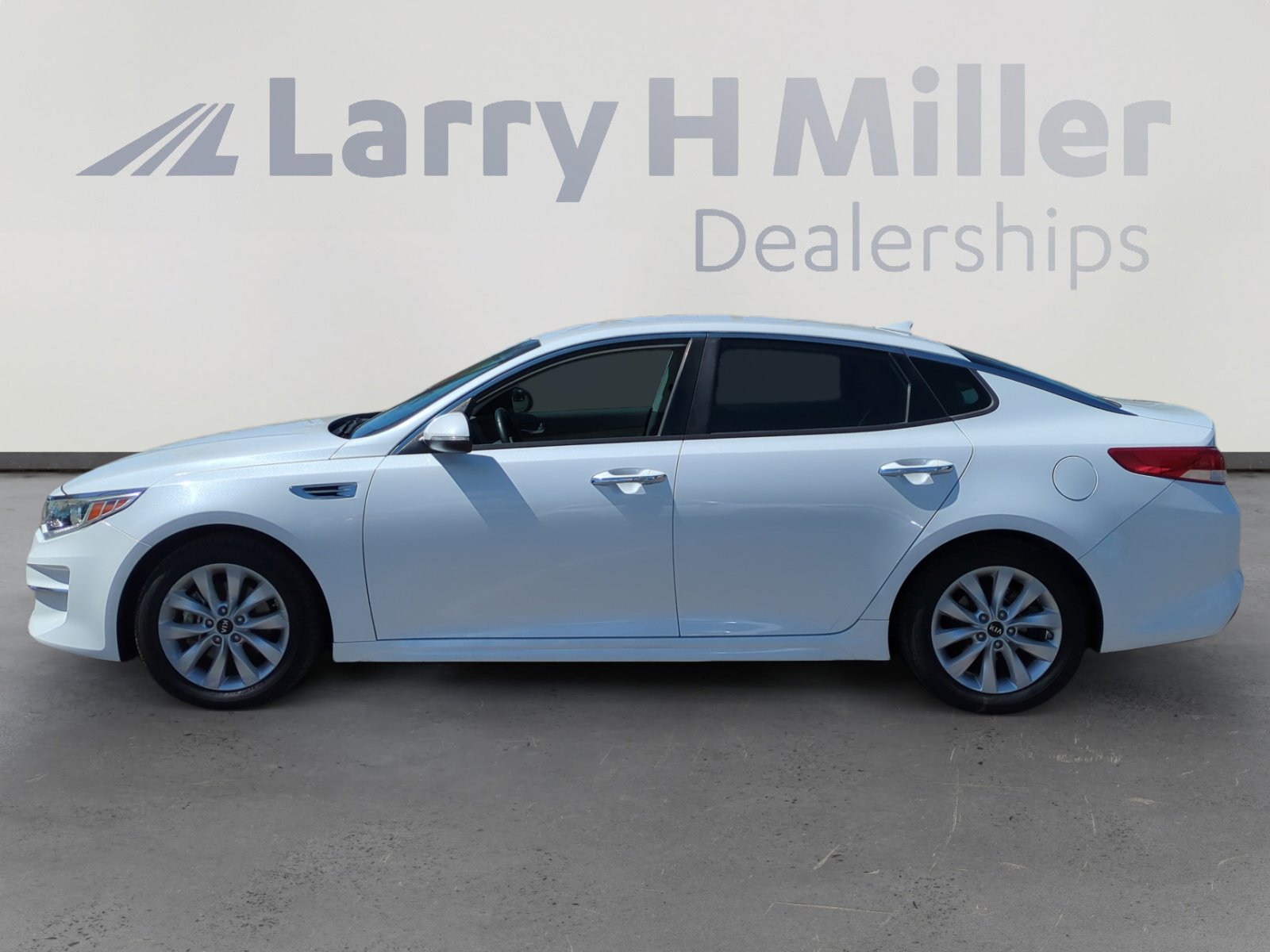 2018 Kia Optima EX photo 2