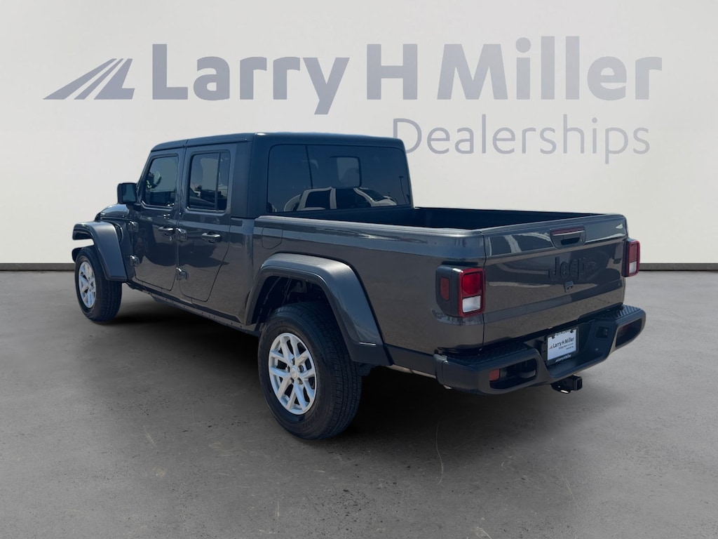 Used 2023 Jeep Gladiator Sport Truck Crew Cab