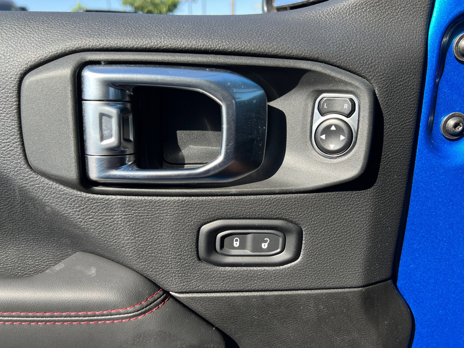 2025 Jeep Wrangler 4-Door Rubicon - Photo 17