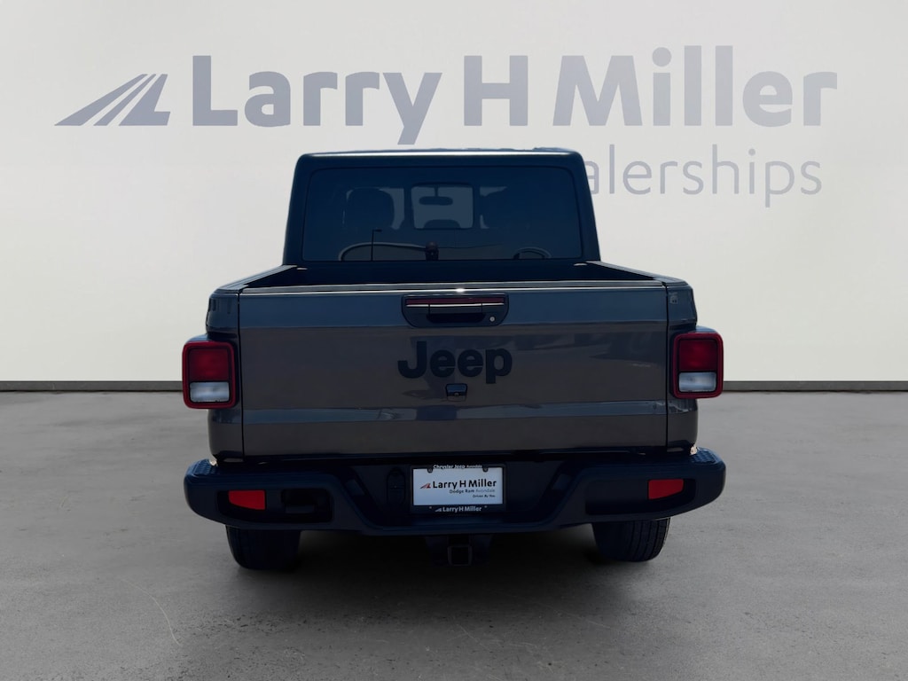 Used 2023 Jeep Gladiator Sport Truck Crew Cab
