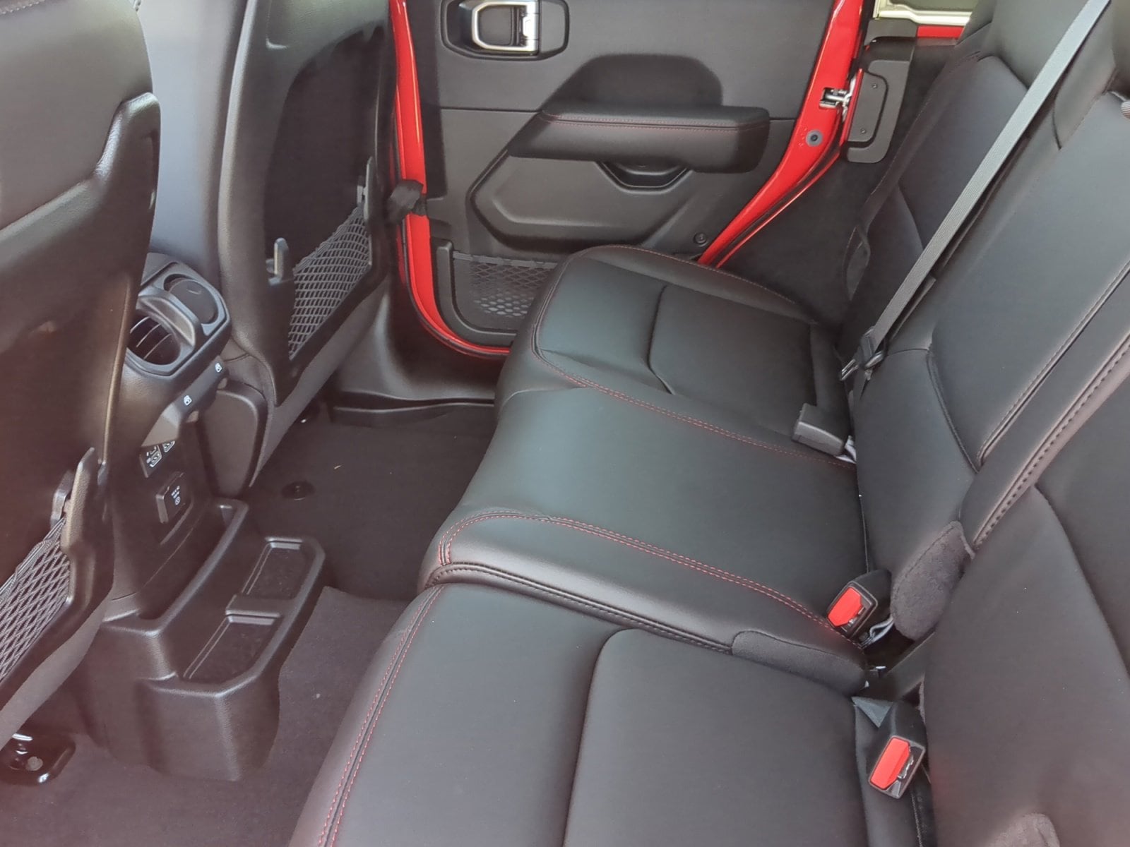 2025 Jeep Wrangler 4-Door Rubicon - Photo 18