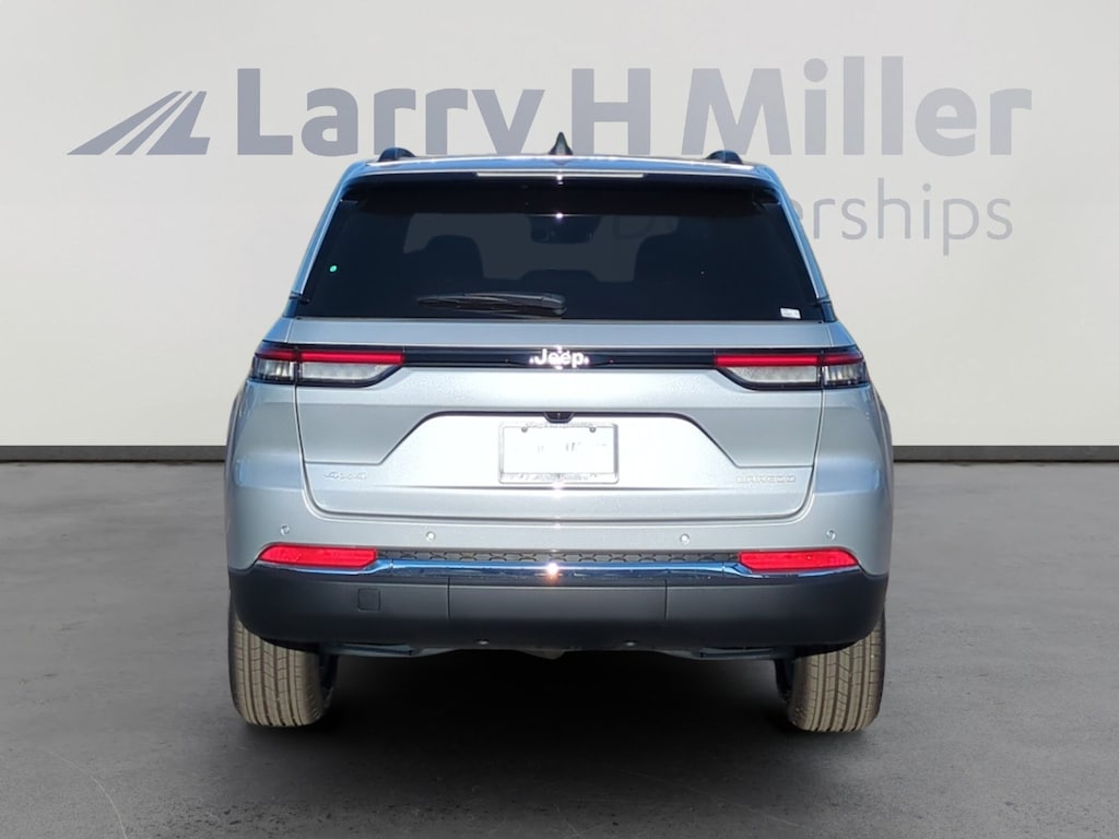 New 2025 Jeep Grand Cherokee Laredo X 4 Door Sport Utility