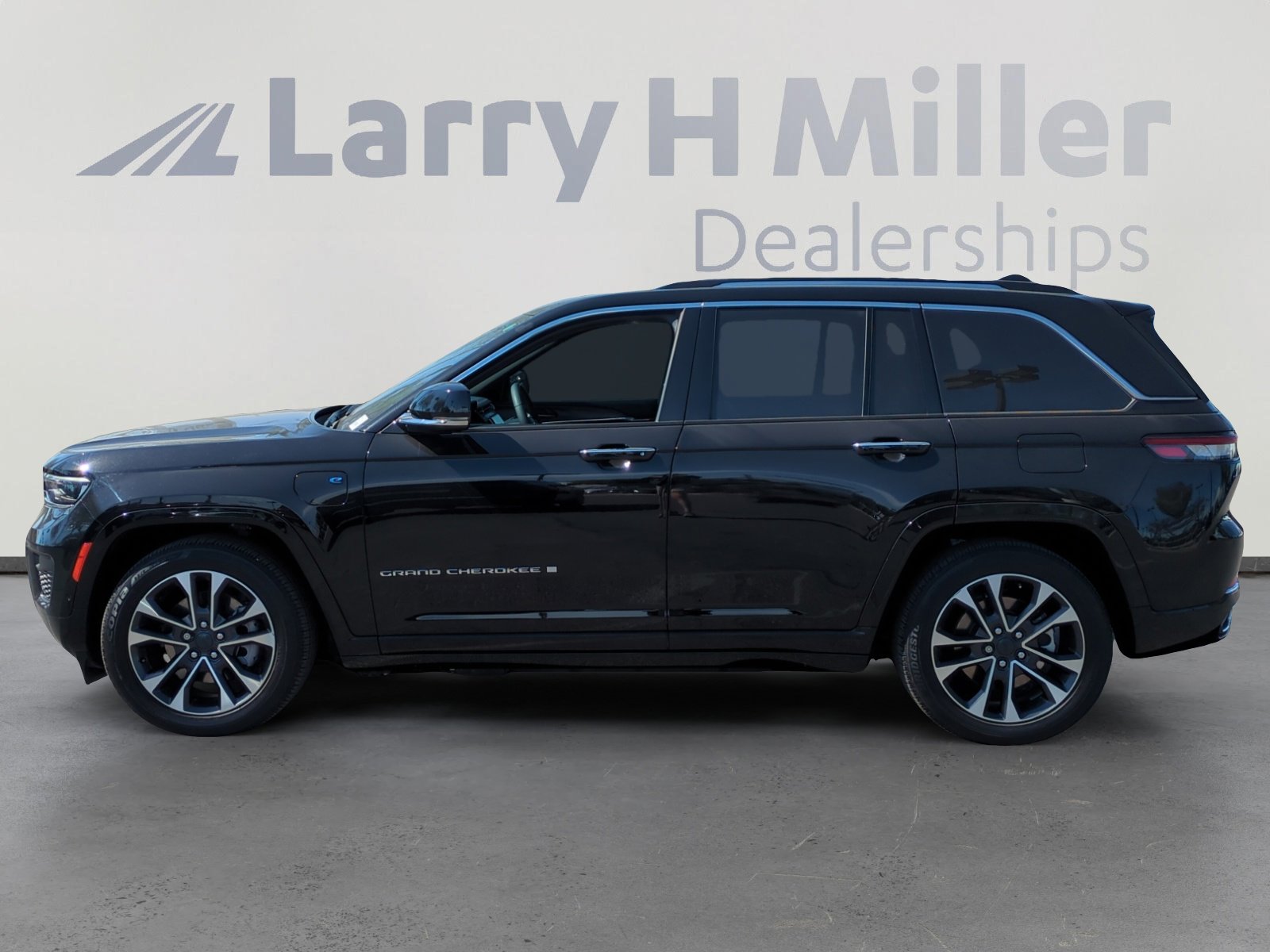 2022 Jeep Cherokee Overland 4xe photo 2
