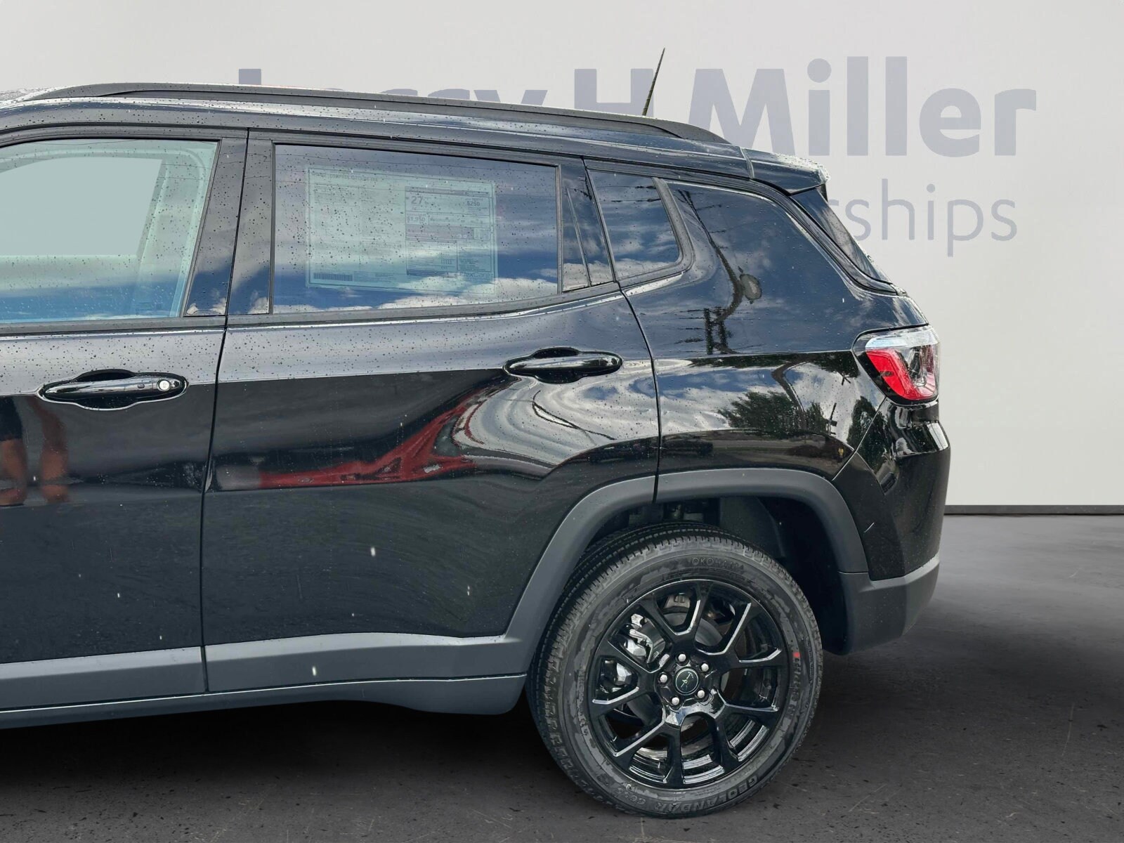 2025 Jeep Compass Latitude photo 2
