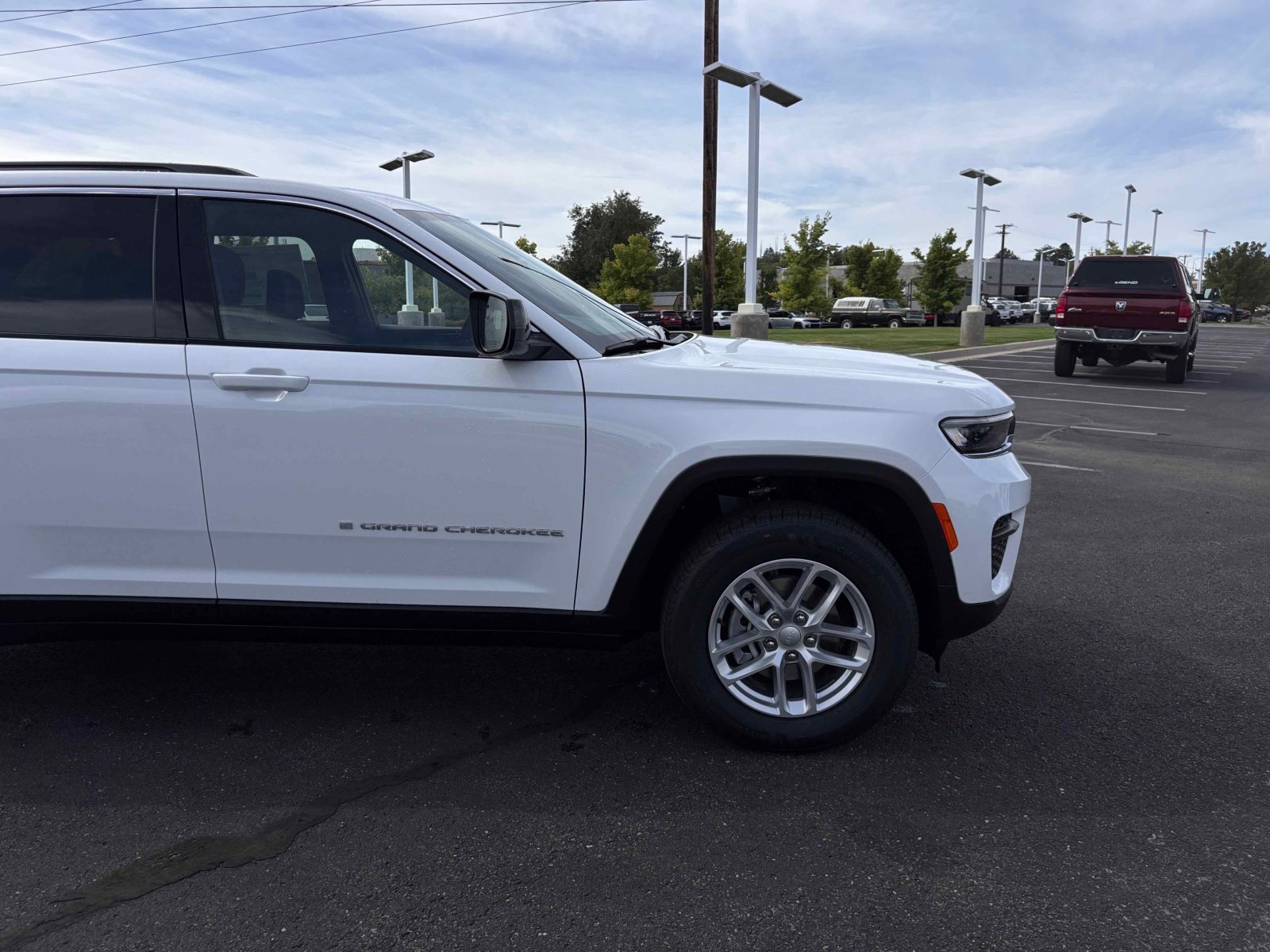 2025 Jeep Grand Cherokee Laredo X photo 4