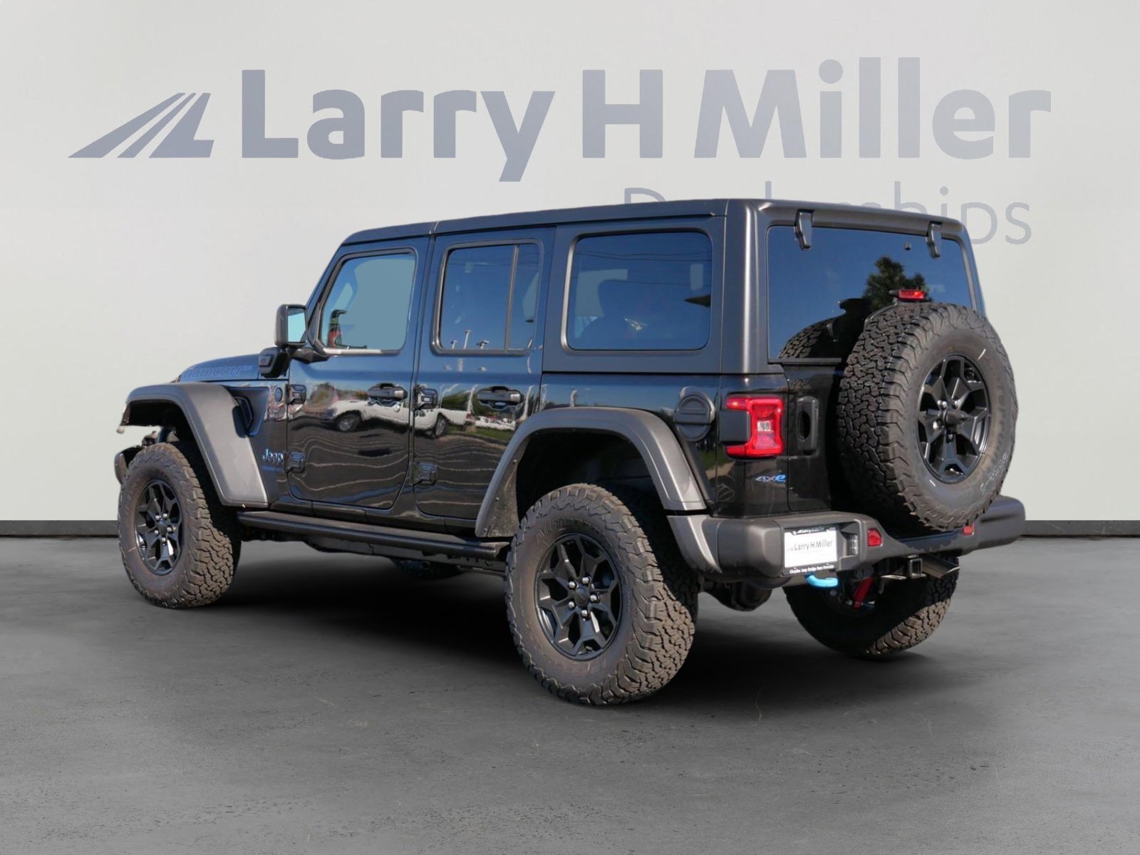 2023 Jeep Wrangler 4xe Rubicon Anniversary Edition Sport photo 3