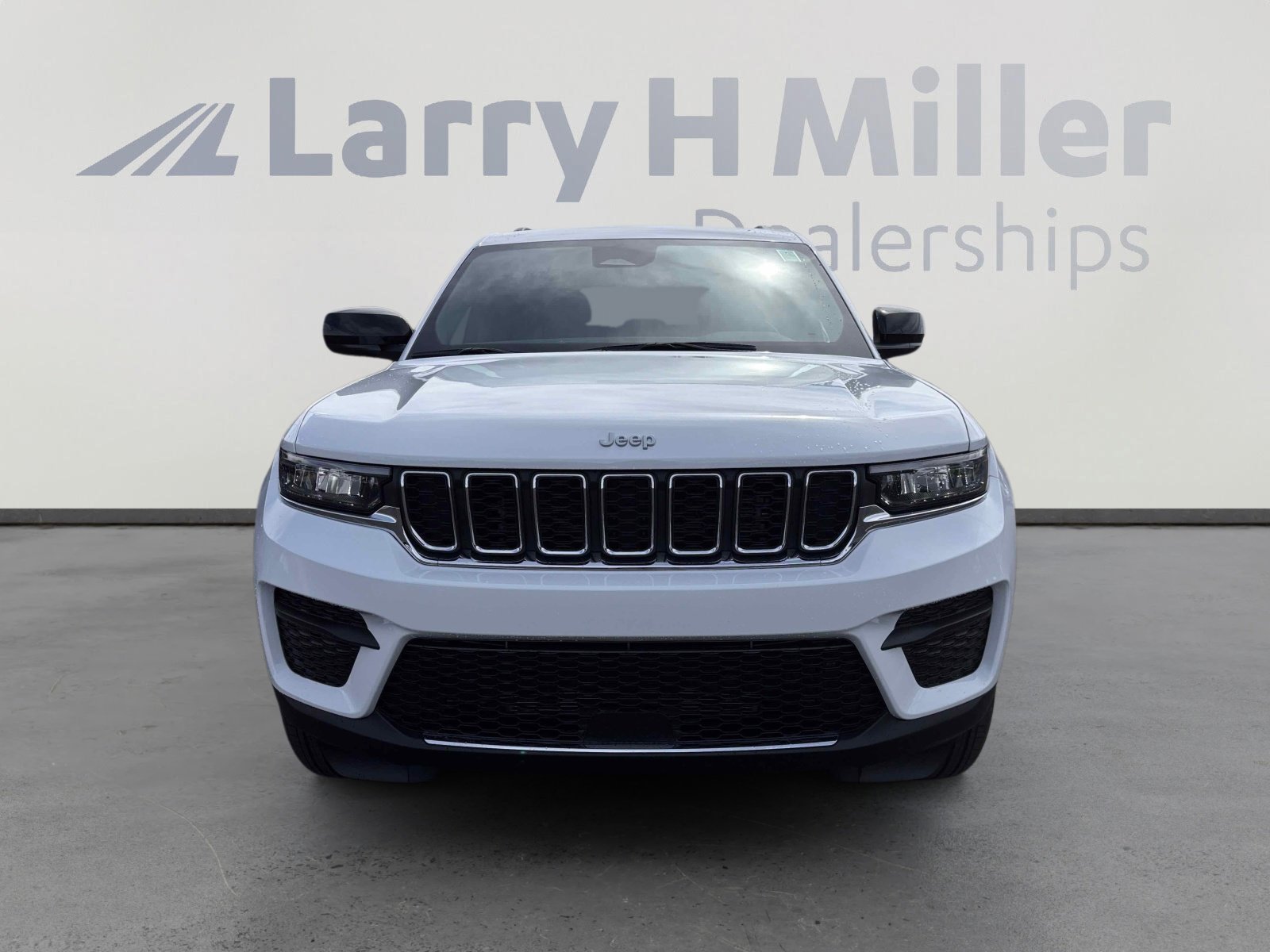 2025 Jeep Grand Cherokee Laredo X photo 2