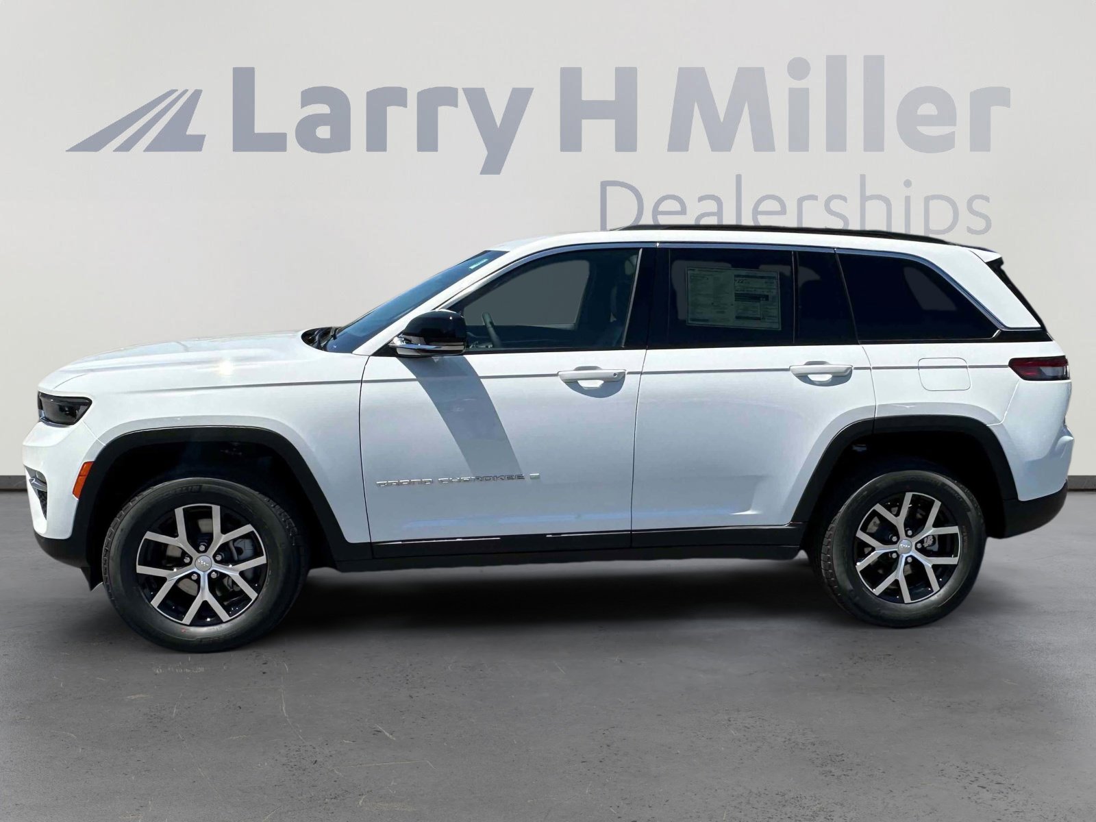 2025 Jeep Grand Cherokee Limited photo 2