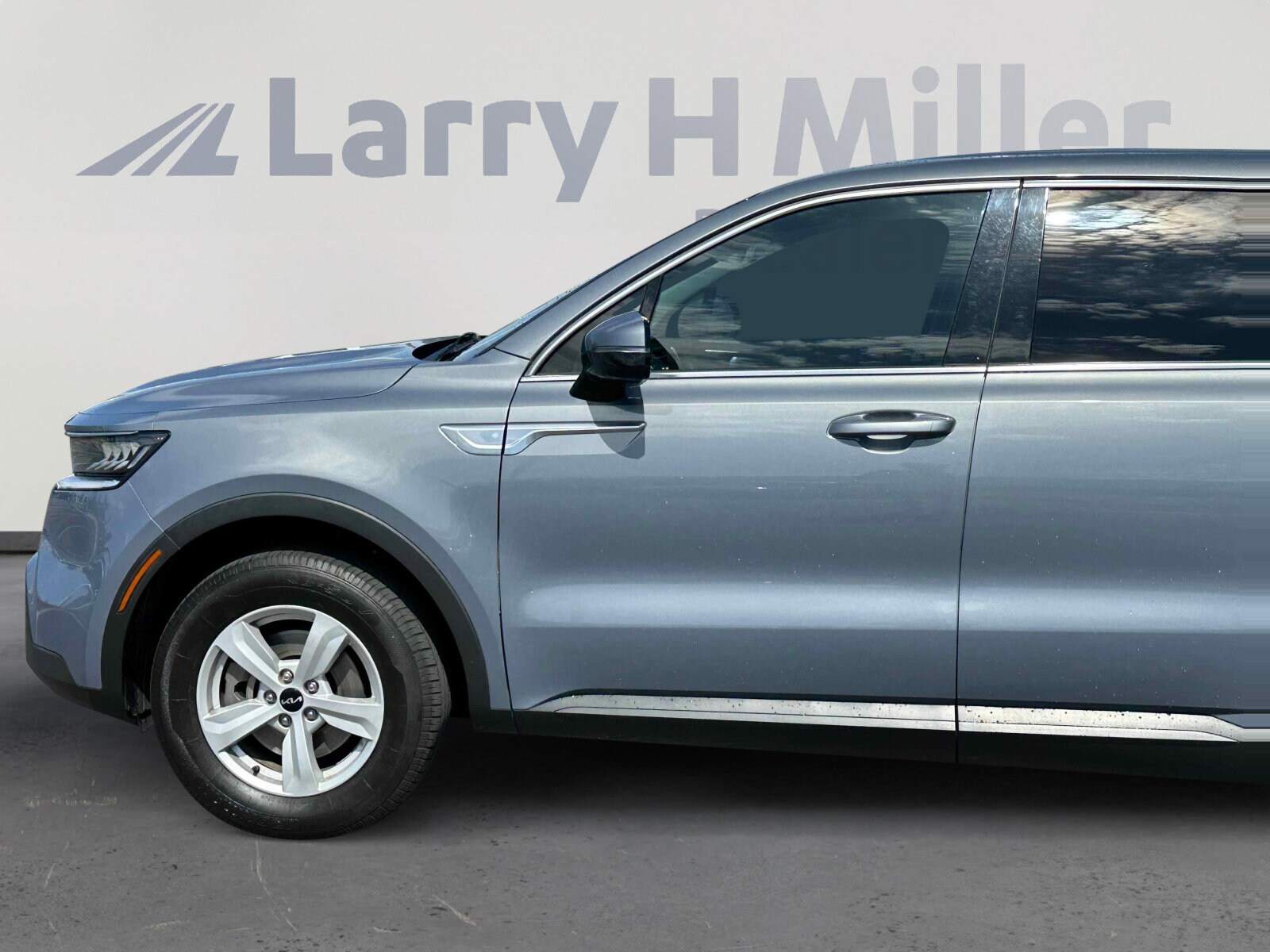 2023 Kia Sorento LX photo 4