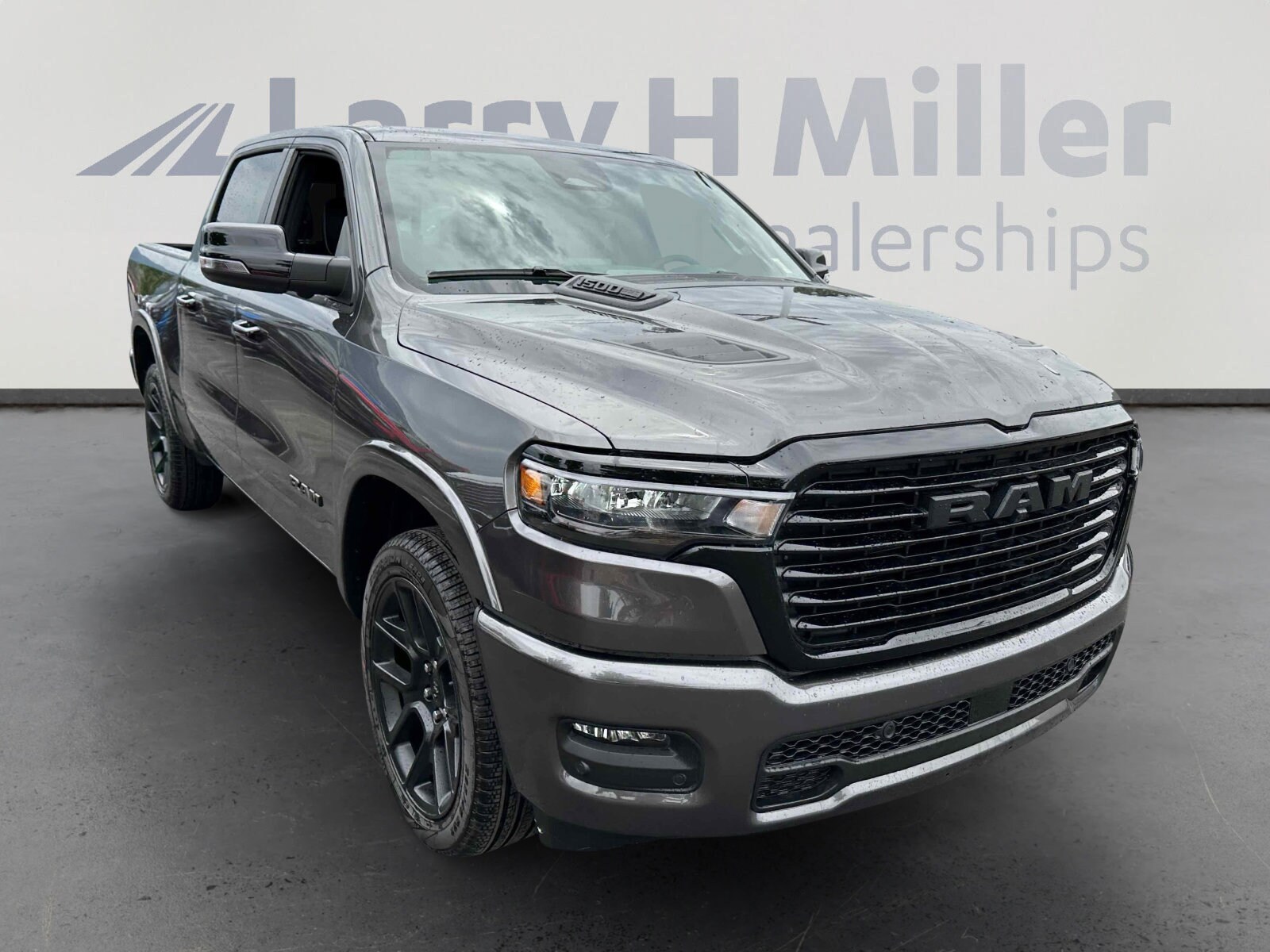 2025 Ram 1500 Laramie photo 3