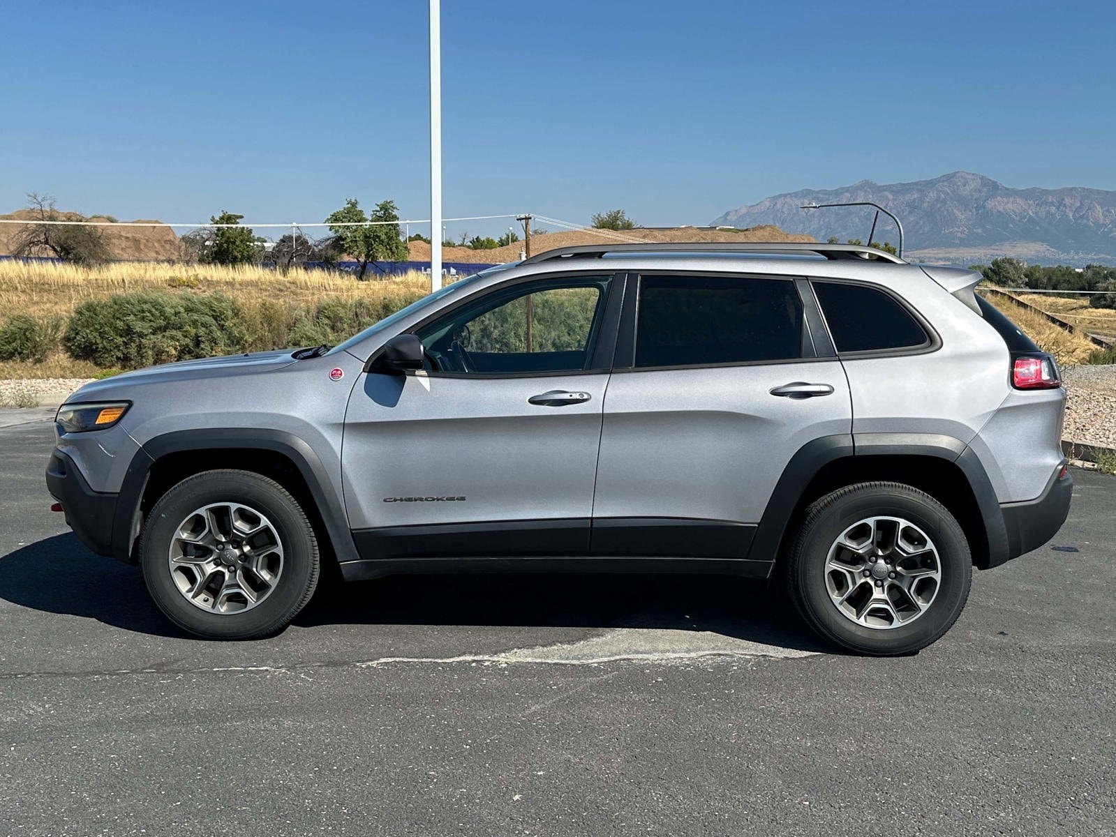 Used 2020 Jeep Cherokee Trailhawk with VIN 1C4PJMBXXLD504324 for sale in Riverdale, UT