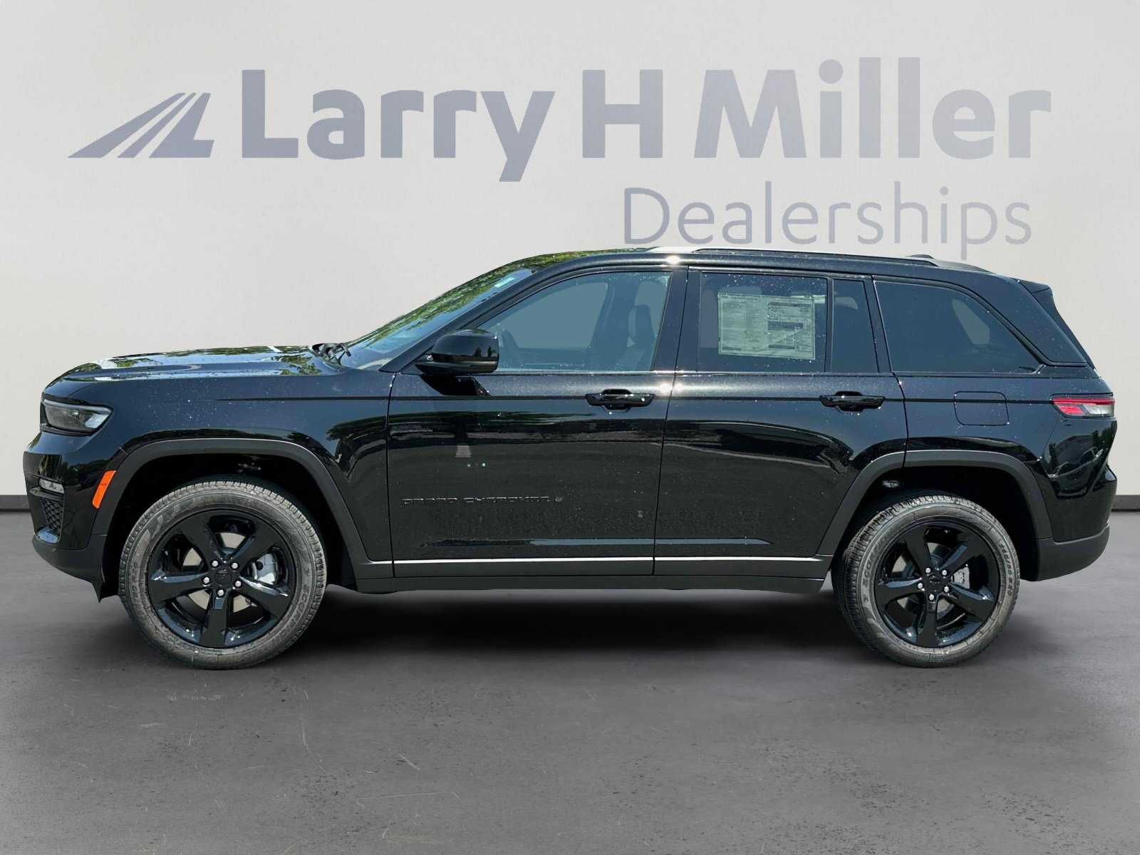 2025 Jeep Grand Cherokee Limited photo 2