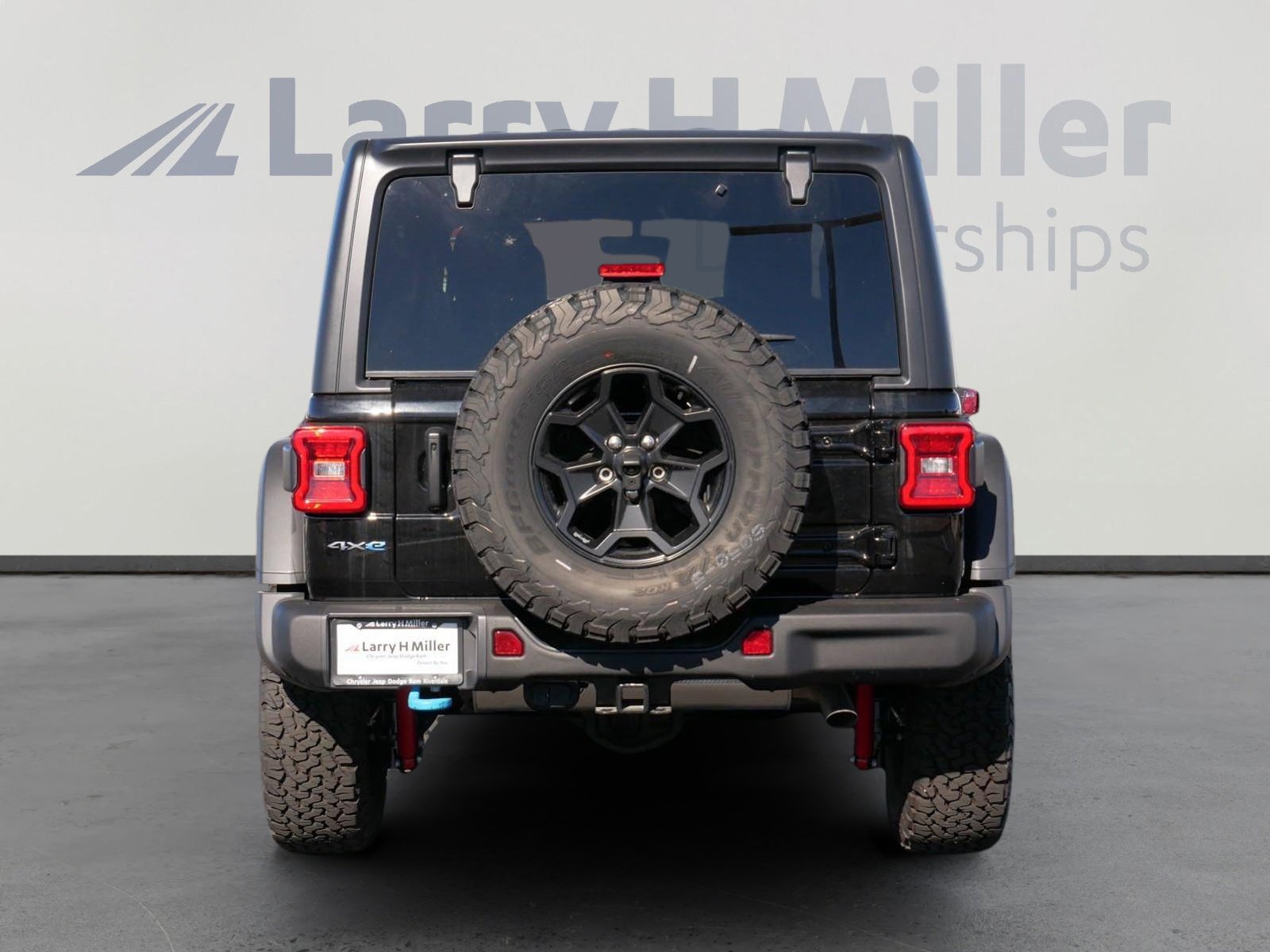 2023 Jeep Wrangler 4xe Rubicon Anniversary Edition Sport photo 4