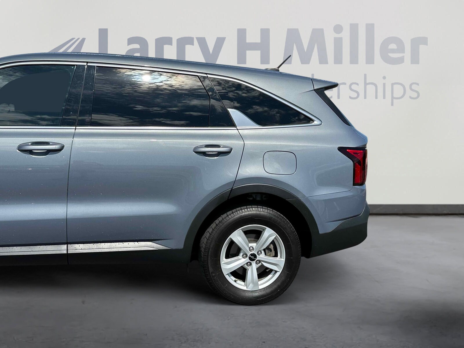 2023 Kia Sorento LX photo 3
