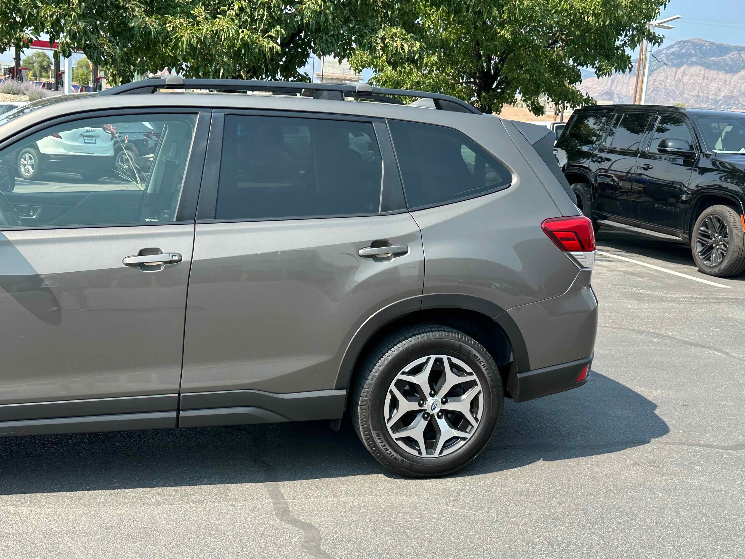 2020 Subaru Forester Premium photo 3