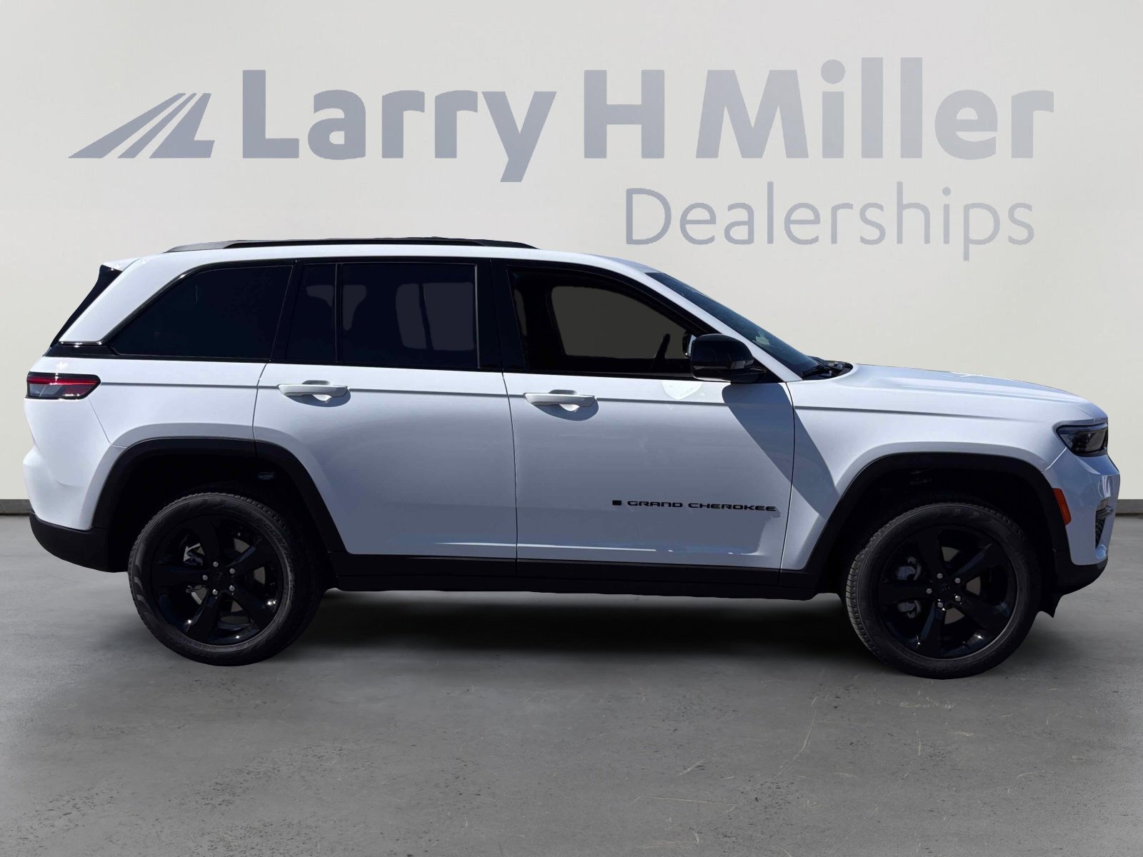 2025 Jeep Grand Cherokee Limited photo 3