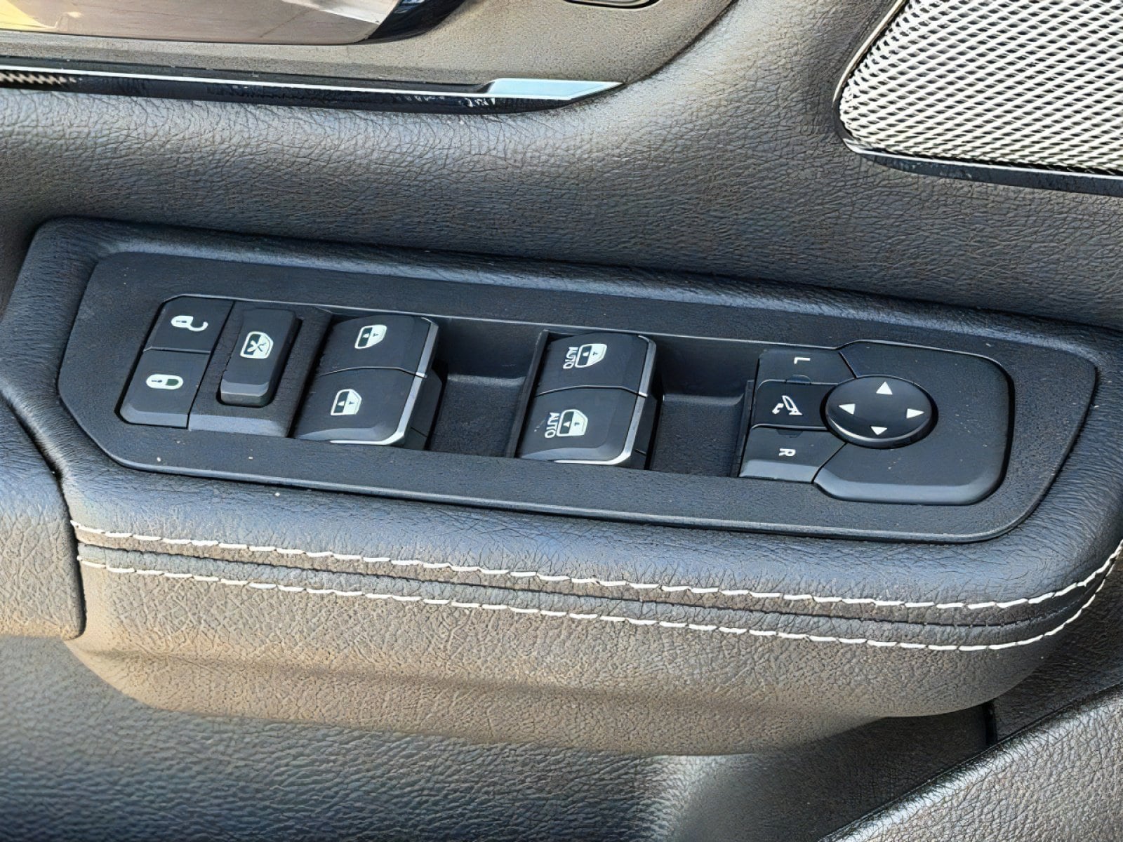 2026 RAM 1500 Rebel - Photo 16