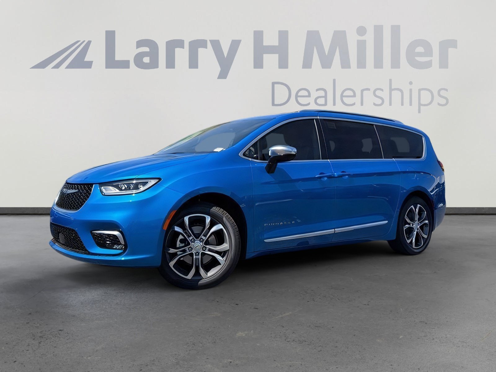 2026 Chrysler Pacifica Pinnacle's photo