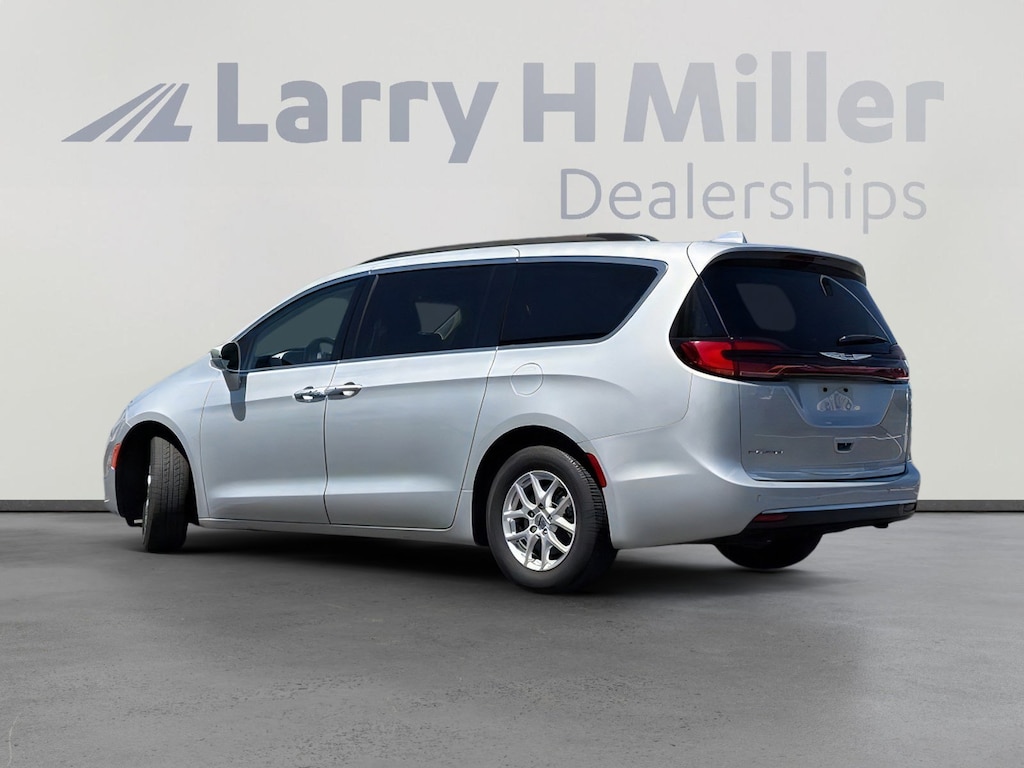 Used 2022 Chrysler Pacifica Touring L Van Passenger Van
