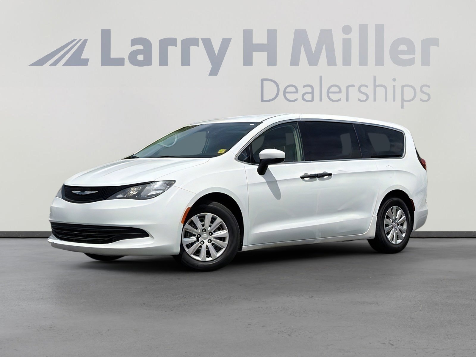 2020 Chrysler Voyager L's photo