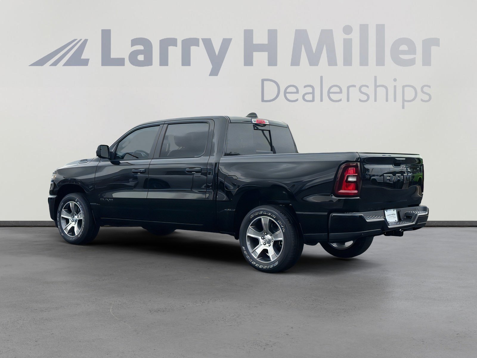 2025 Ram 1500 Tradesman photo 3