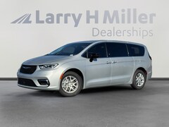 2026 Chrysler Pacifica Select Passenger Van