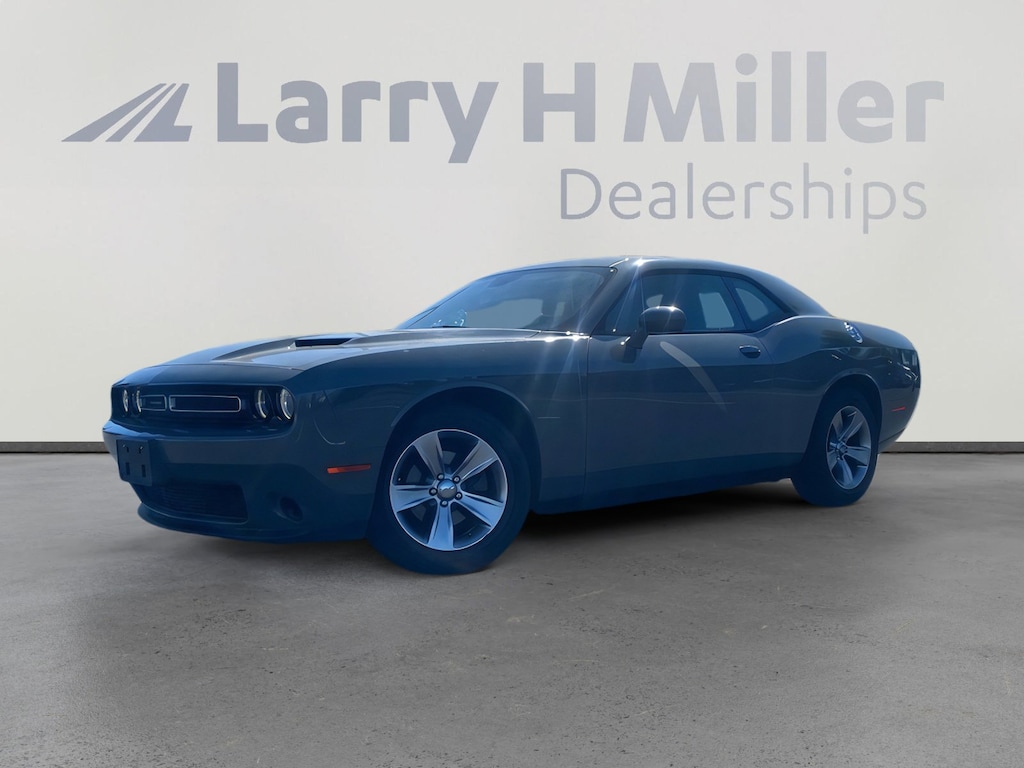 Used 2017 Dodge Challenger SXT Coupe