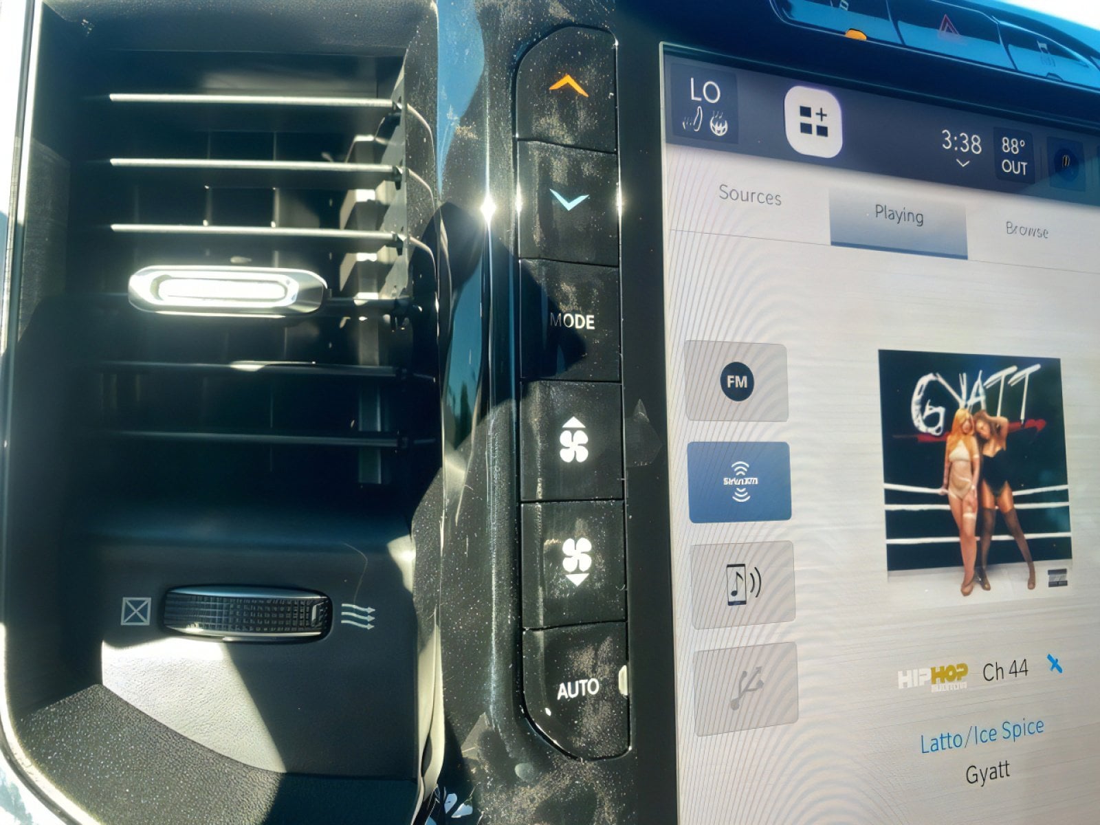 2026 RAM 3500 Laramie - Photo 21