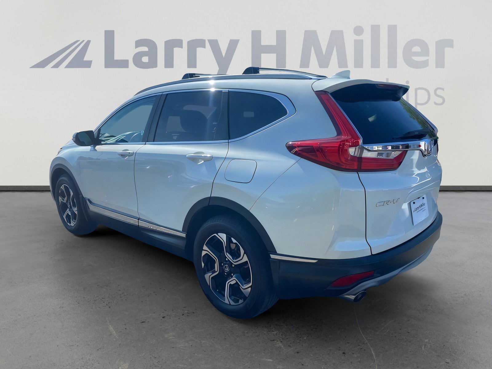 2018 Honda CR-V Touring photo 3