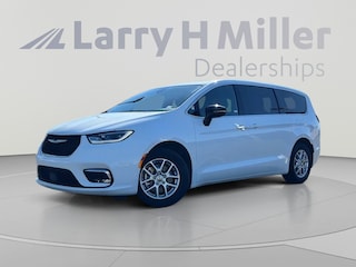 Used 2025 Chrysler Pacifica Select Van Passenger Van Surprise, AZ