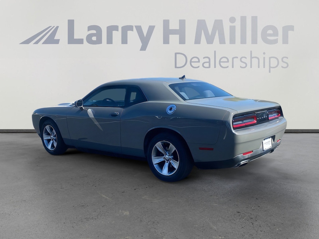 Used 2017 Dodge Challenger SXT Coupe