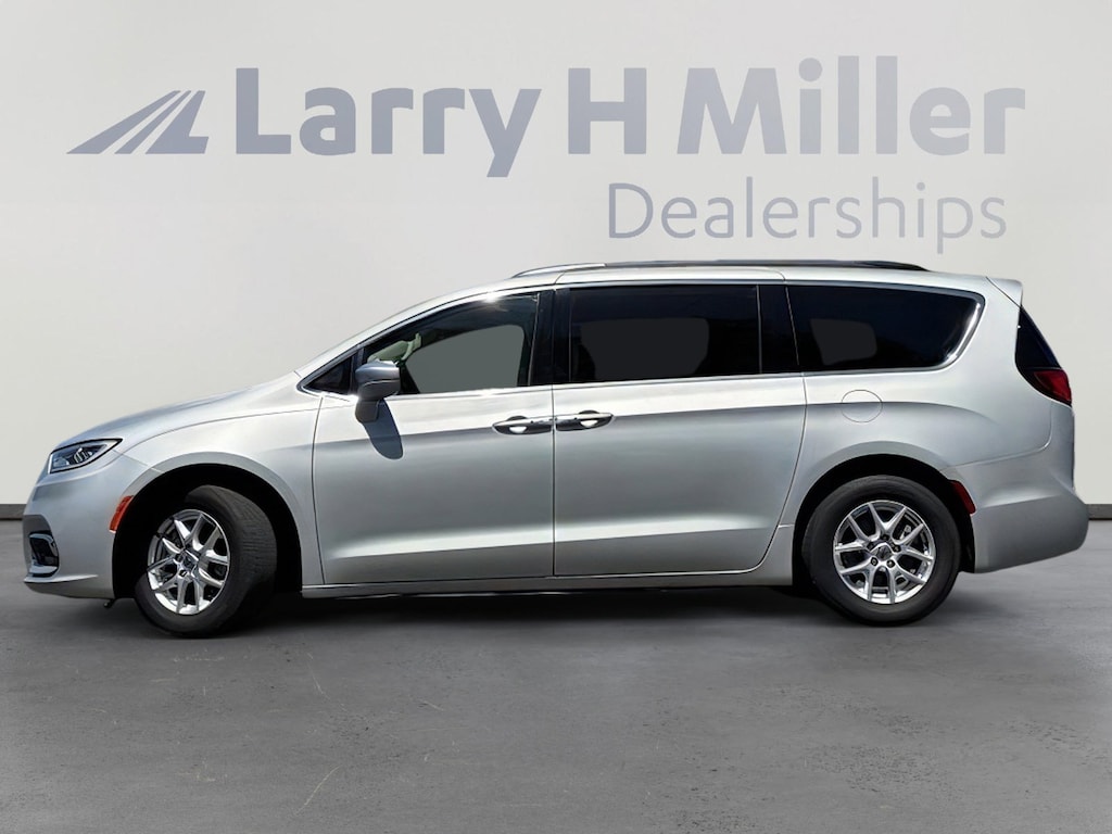Used 2022 Chrysler Pacifica Touring L Van Passenger Van