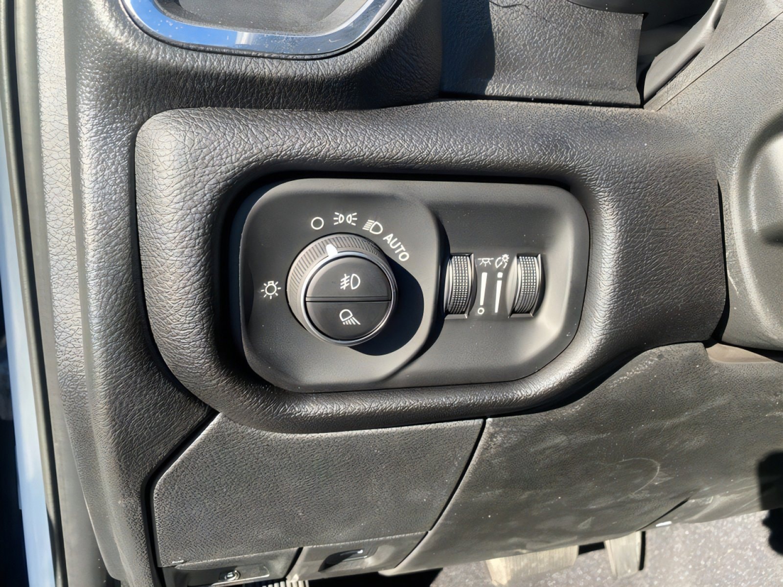 2026 RAM 3500 Laramie - Photo 26