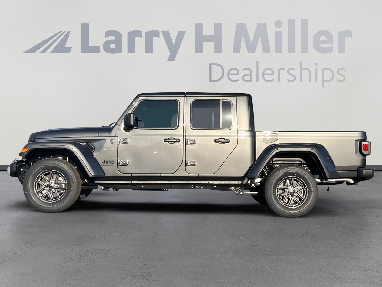 2025 Jeep Gladiator Sport S photo 2