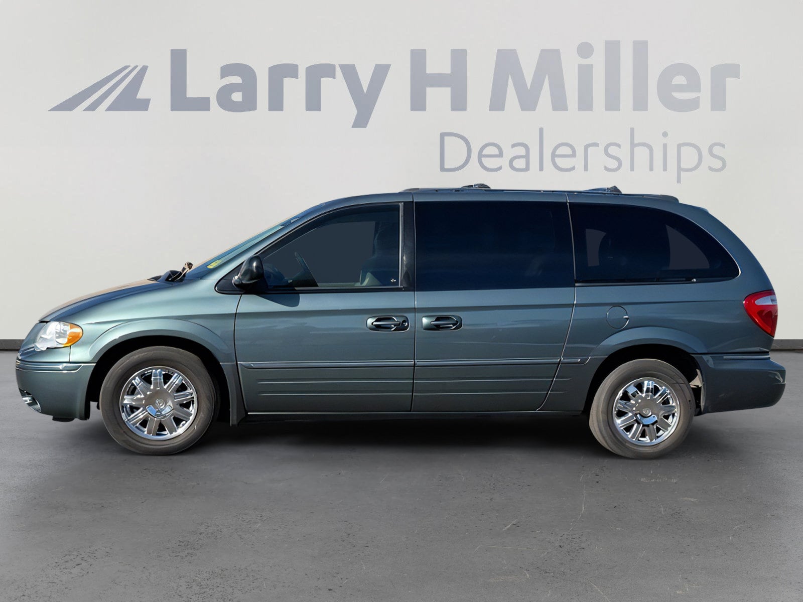 Used 2006 Chrysler Town & Country Limited with VIN 2A8GP64L66R818177 for sale in Surprise, AZ