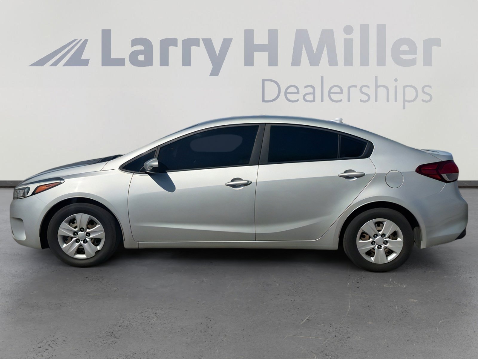 Used 2018 Kia FORTE LX with VIN 3KPFK4A75JE271667 for sale in Surprise, AZ