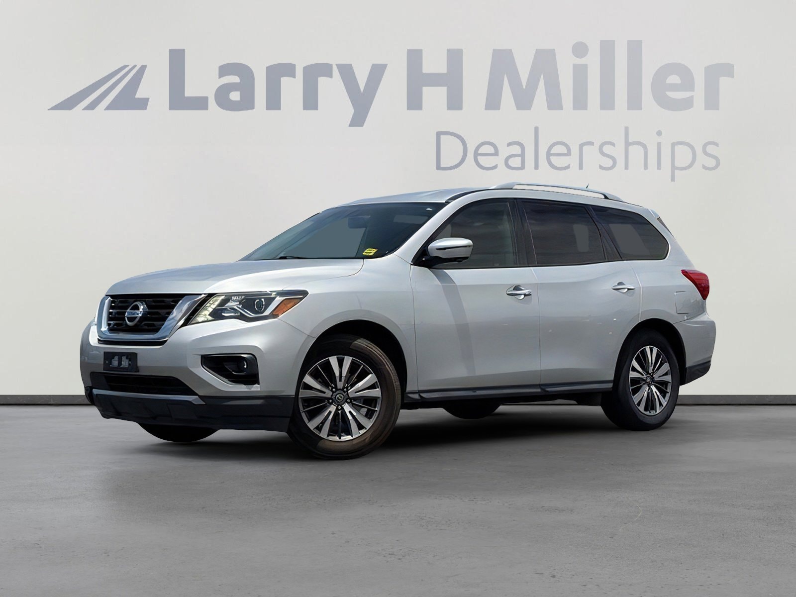 2018 Nissan Pathfinder SL 2WD's photo