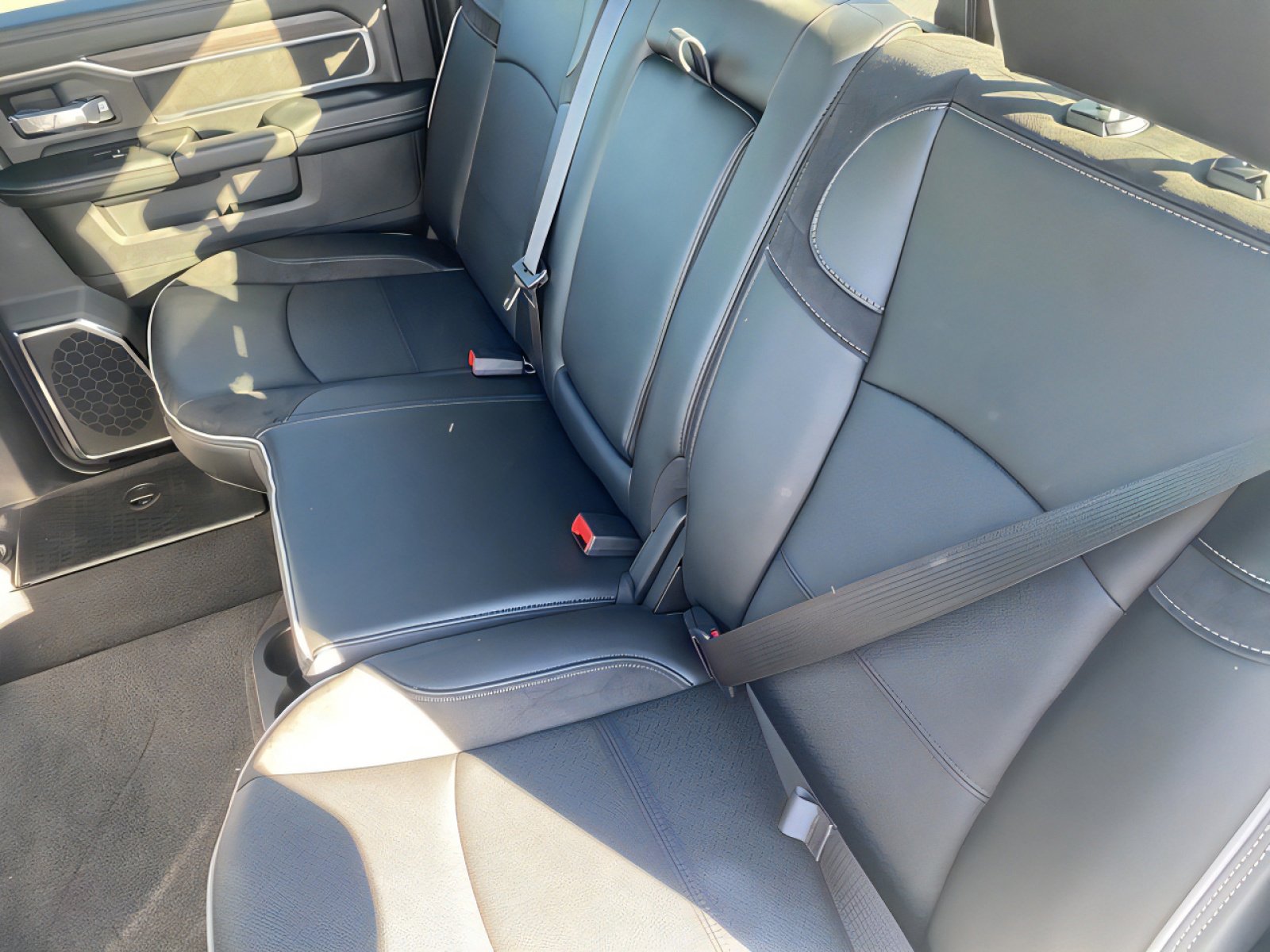 2026 RAM 3500 Laramie - Photo 28