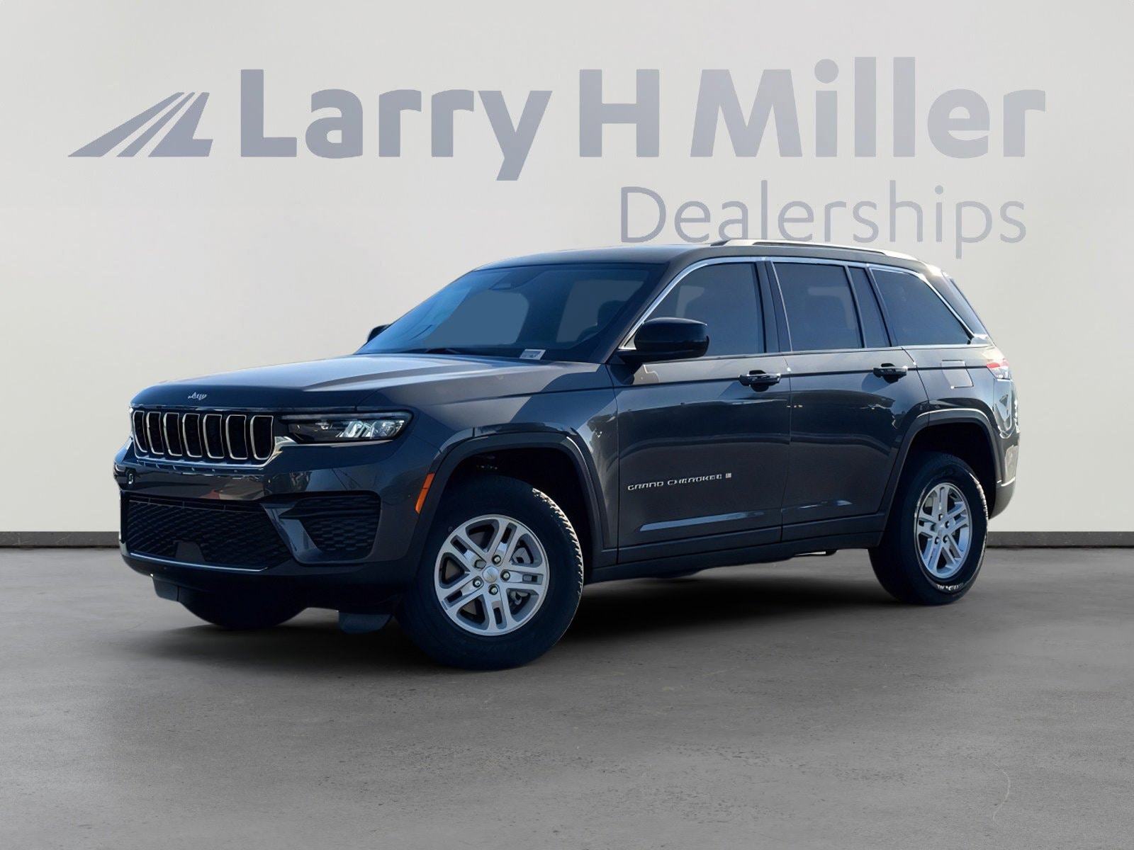 2025 Jeep Grand Cherokee Laredo's photo