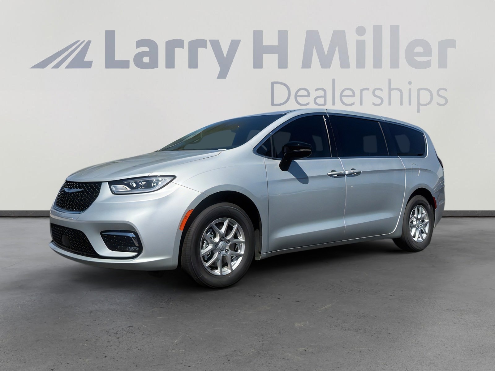 2026 Chrysler Pacifica Select's photo