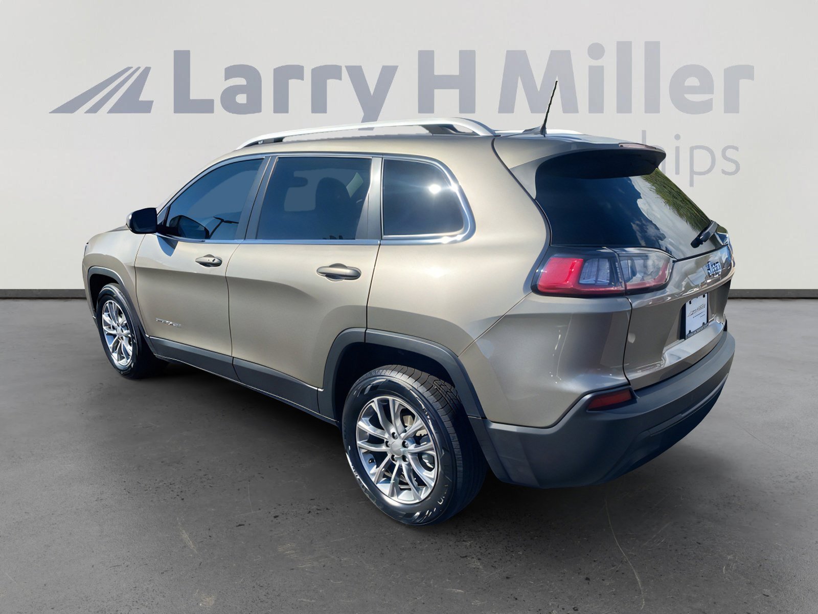 2021 Jeep Cherokee Latitude photo 2