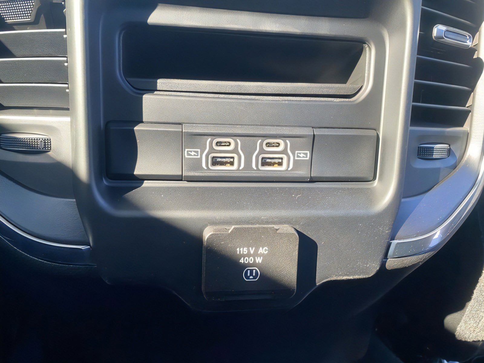 2026 RAM 3500 Laramie - Photo 31