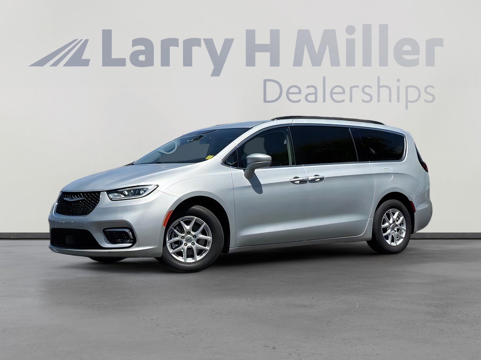 2022 Chrysler Pacifica Touring L's photo