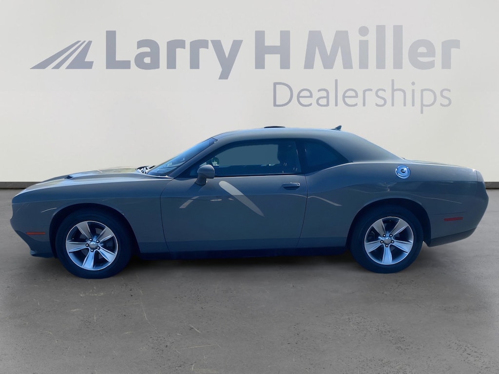 Used 2017 Dodge Challenger SXT Coupe