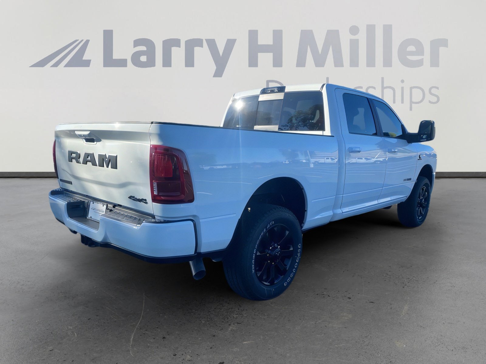 2026 RAM 3500 Laramie - Photo 6