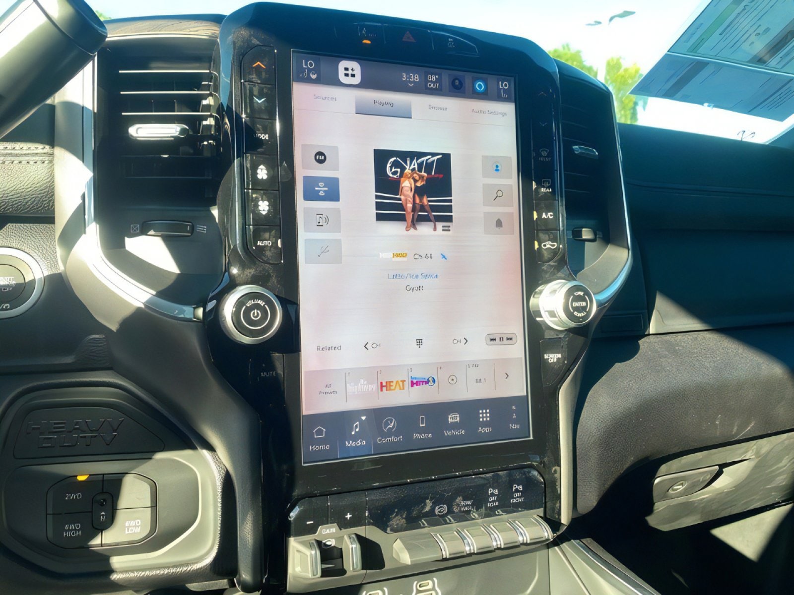 2026 RAM 3500 Laramie - Photo 19