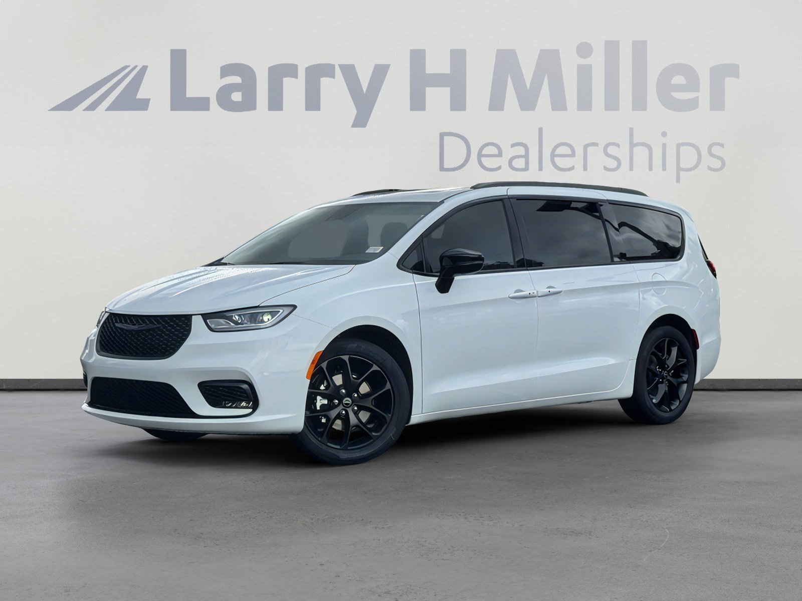 2026 Chrysler Pacifica Limited's photo